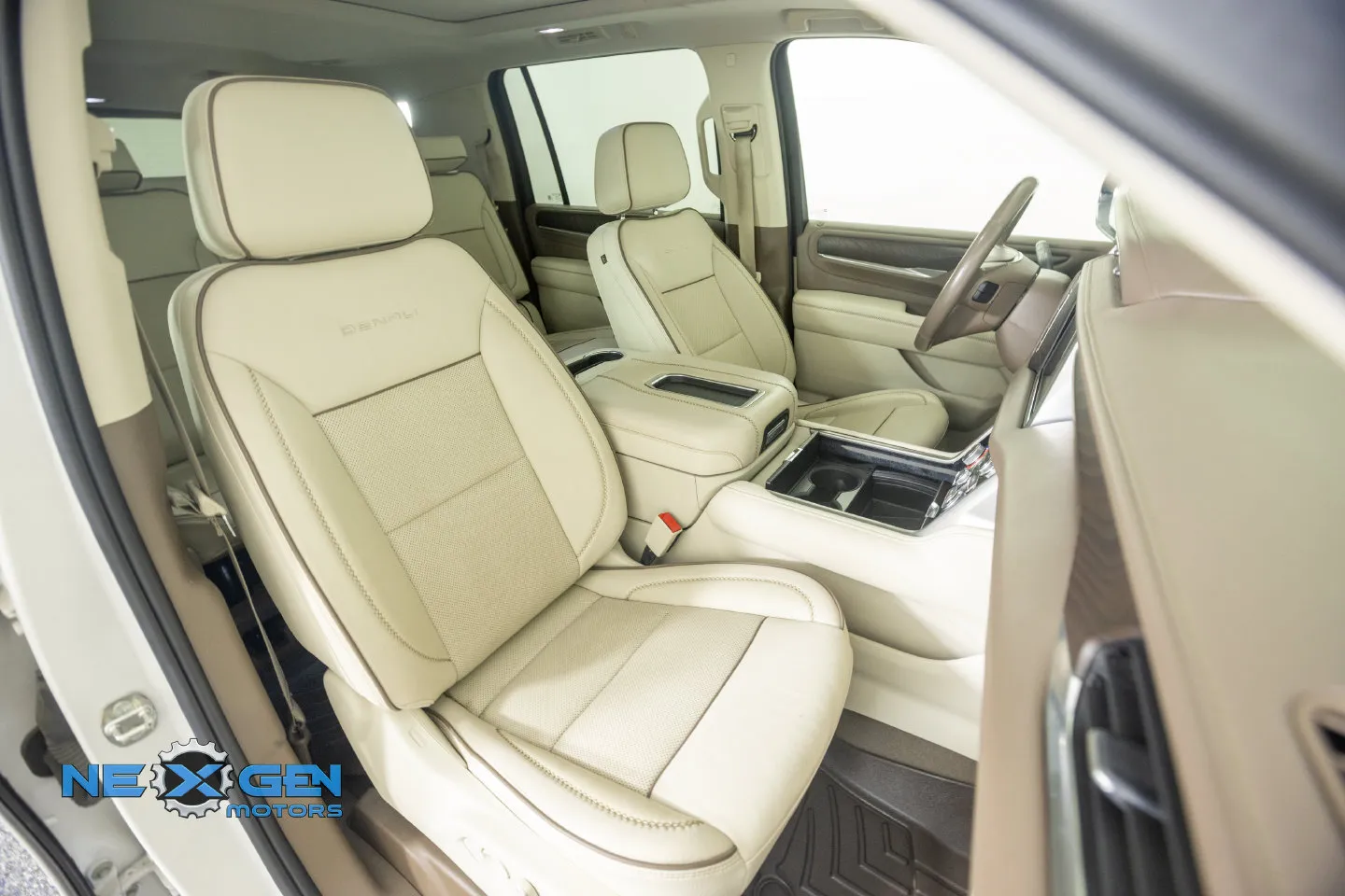 GMC Yukon XL photo 10