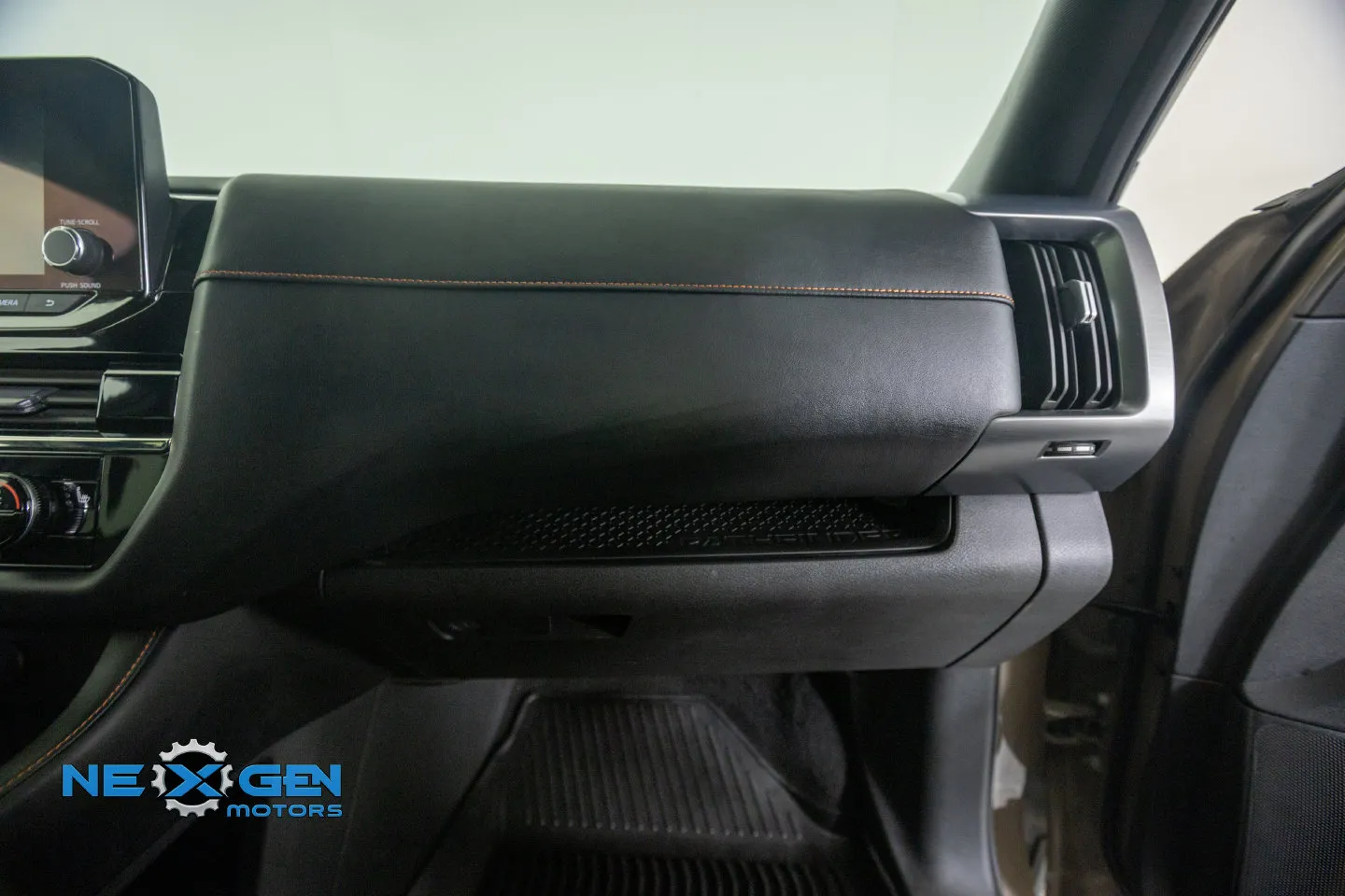 Nissan Pathfinder photo 9