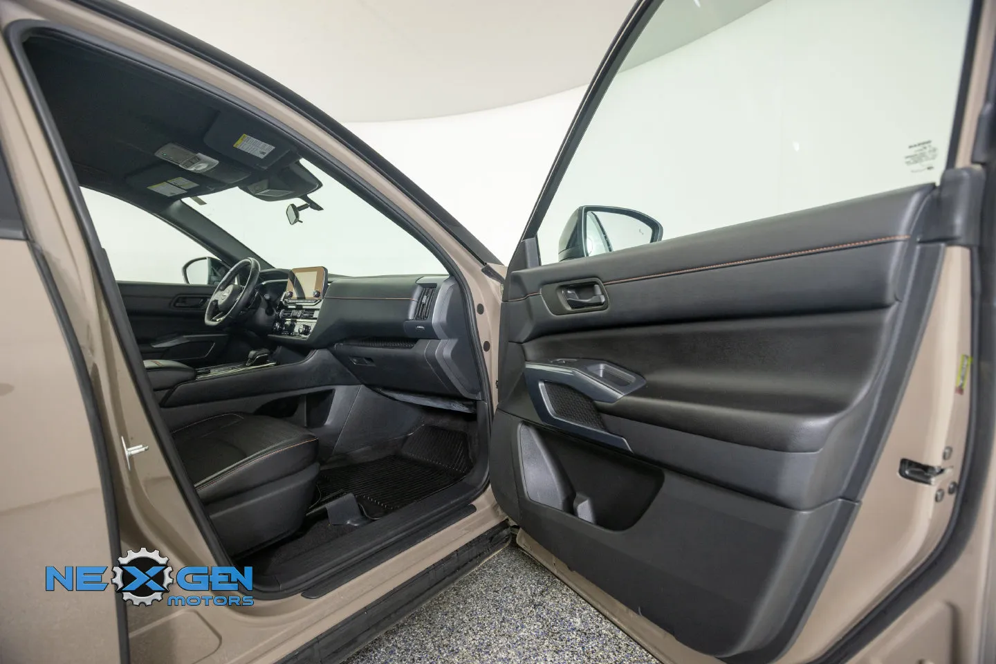 Nissan Pathfinder photo 6