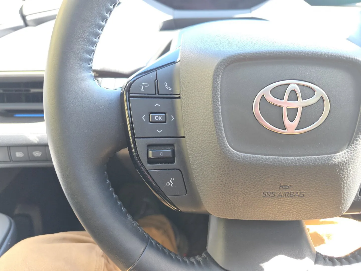 Toyota Prius photo 11