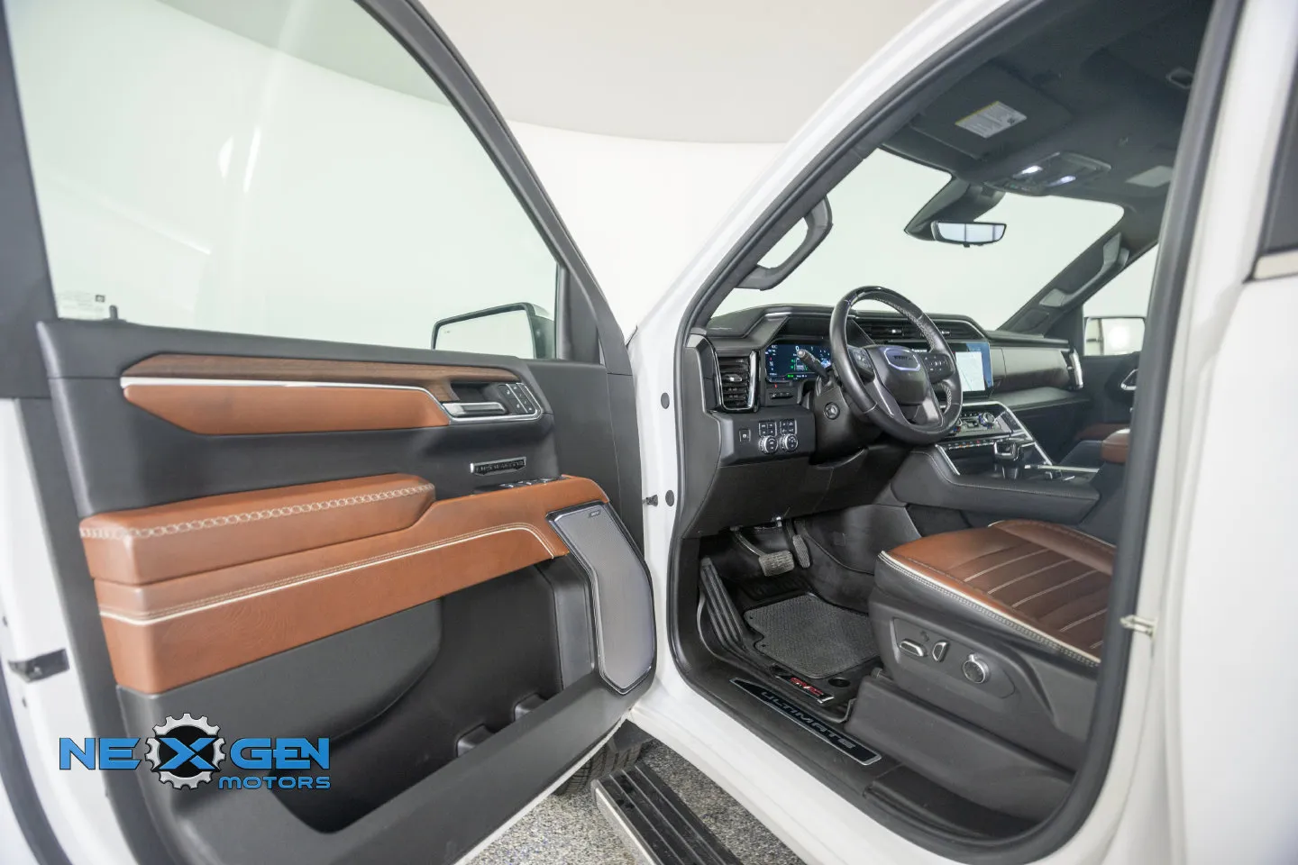 GMC Sierra photo 11