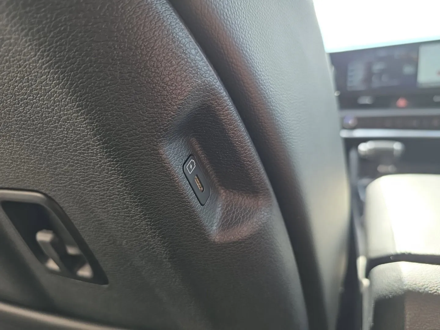 2024 Kia Sportage EX - Photo 21
