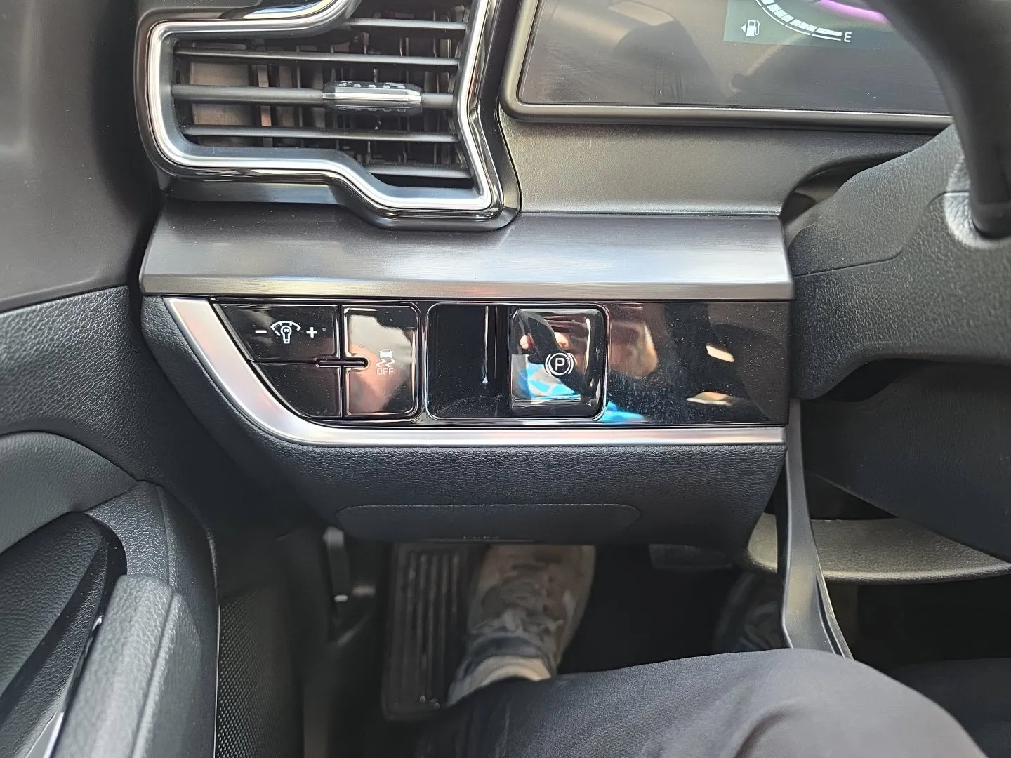 2024 Kia Sportage EX - Photo 9