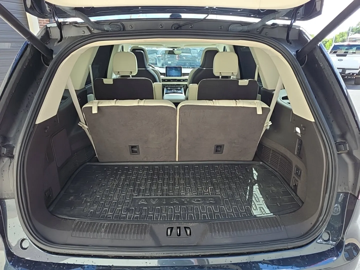 Lincoln Aviator photo 29