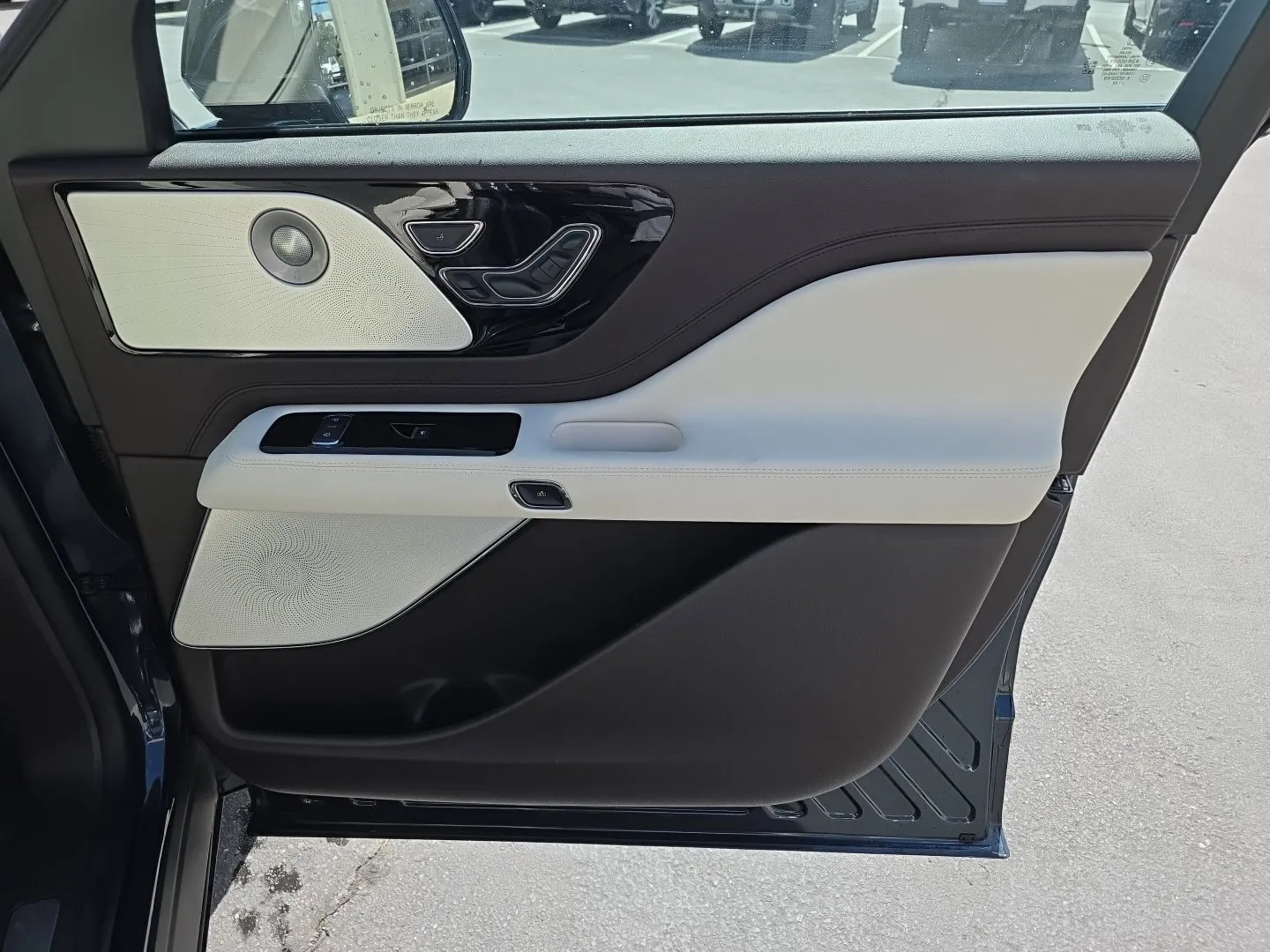 Lincoln Aviator photo 41