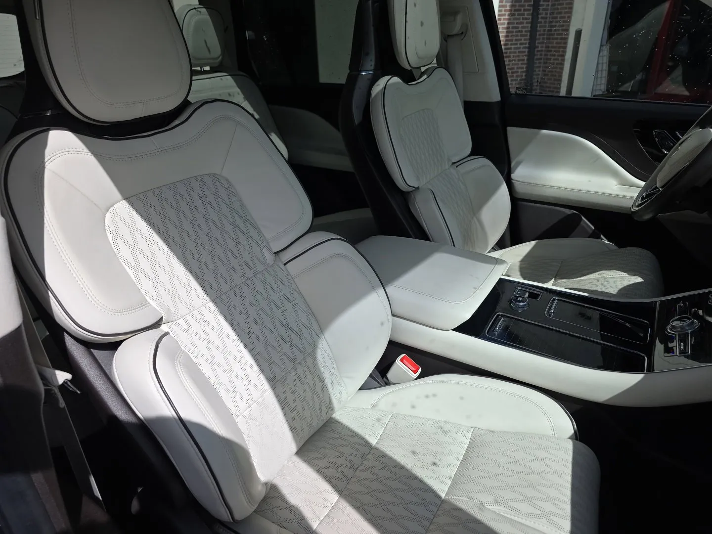 Lincoln Aviator photo 39