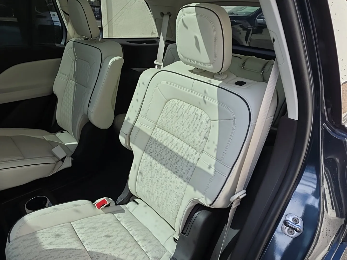 Lincoln Aviator photo 22