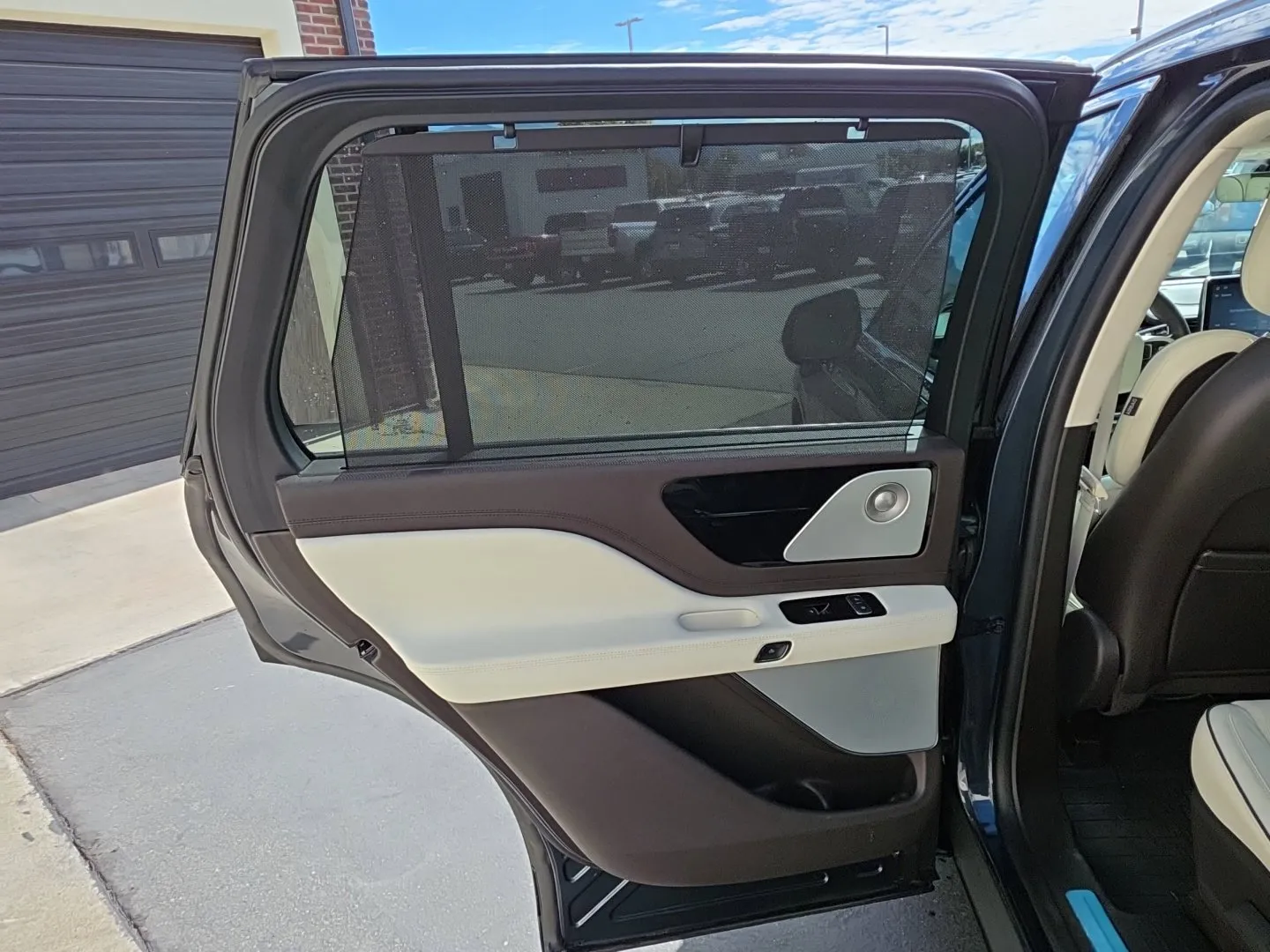 Lincoln Aviator photo 26