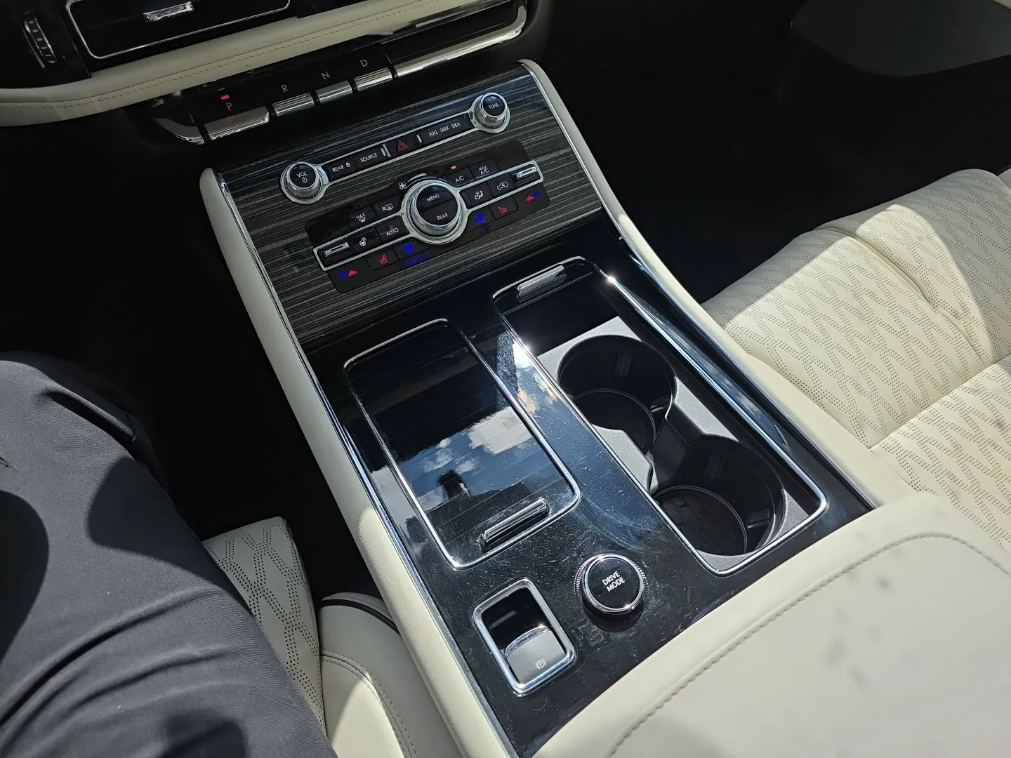 Lincoln Aviator photo 14