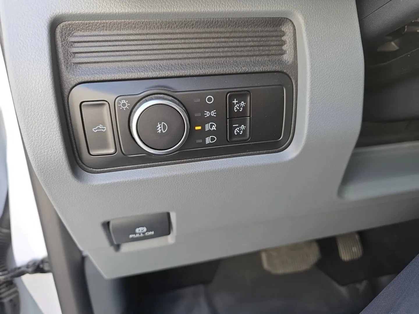 Ford F-250SD photo 9