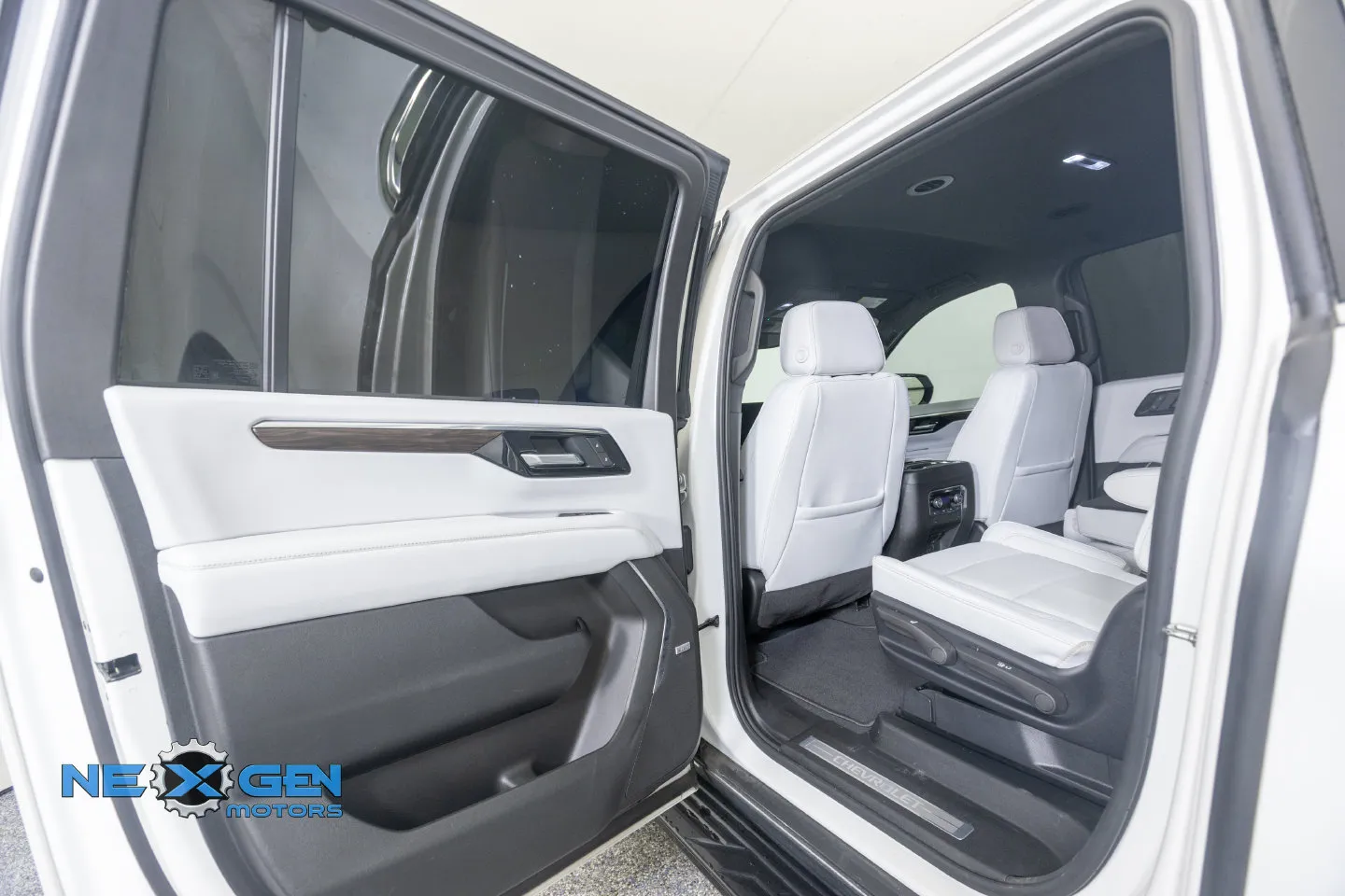 Chevrolet Suburban photo 28