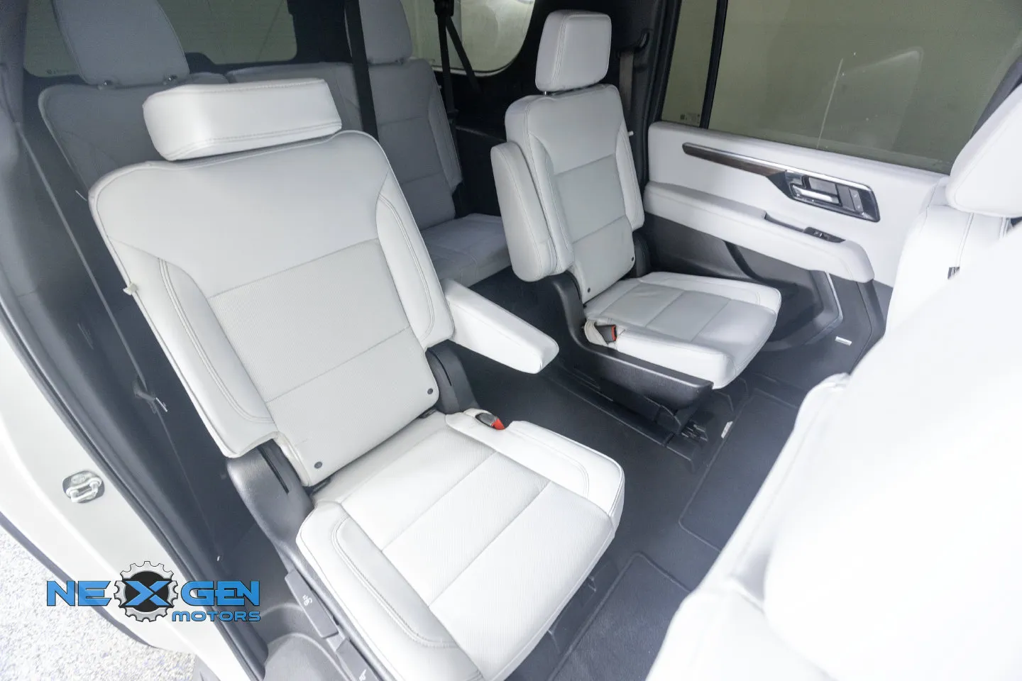 Chevrolet Suburban photo 43