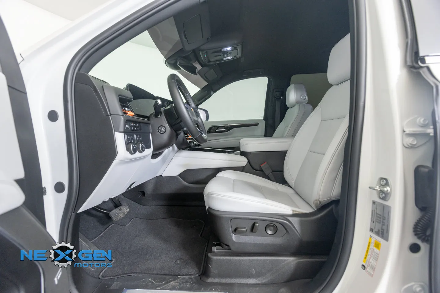 Chevrolet Suburban photo 14