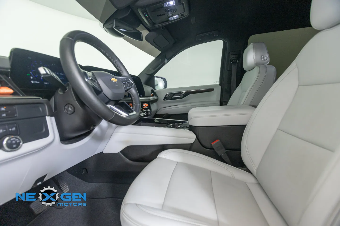 Chevrolet Suburban photo 13