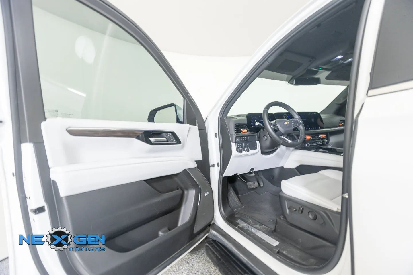 Chevrolet Suburban photo 12