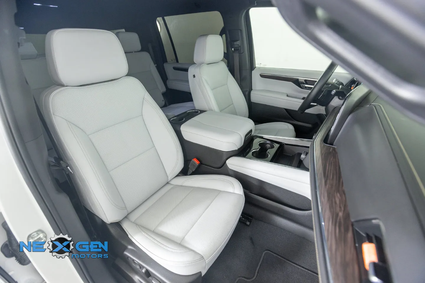 Chevrolet Suburban photo 10