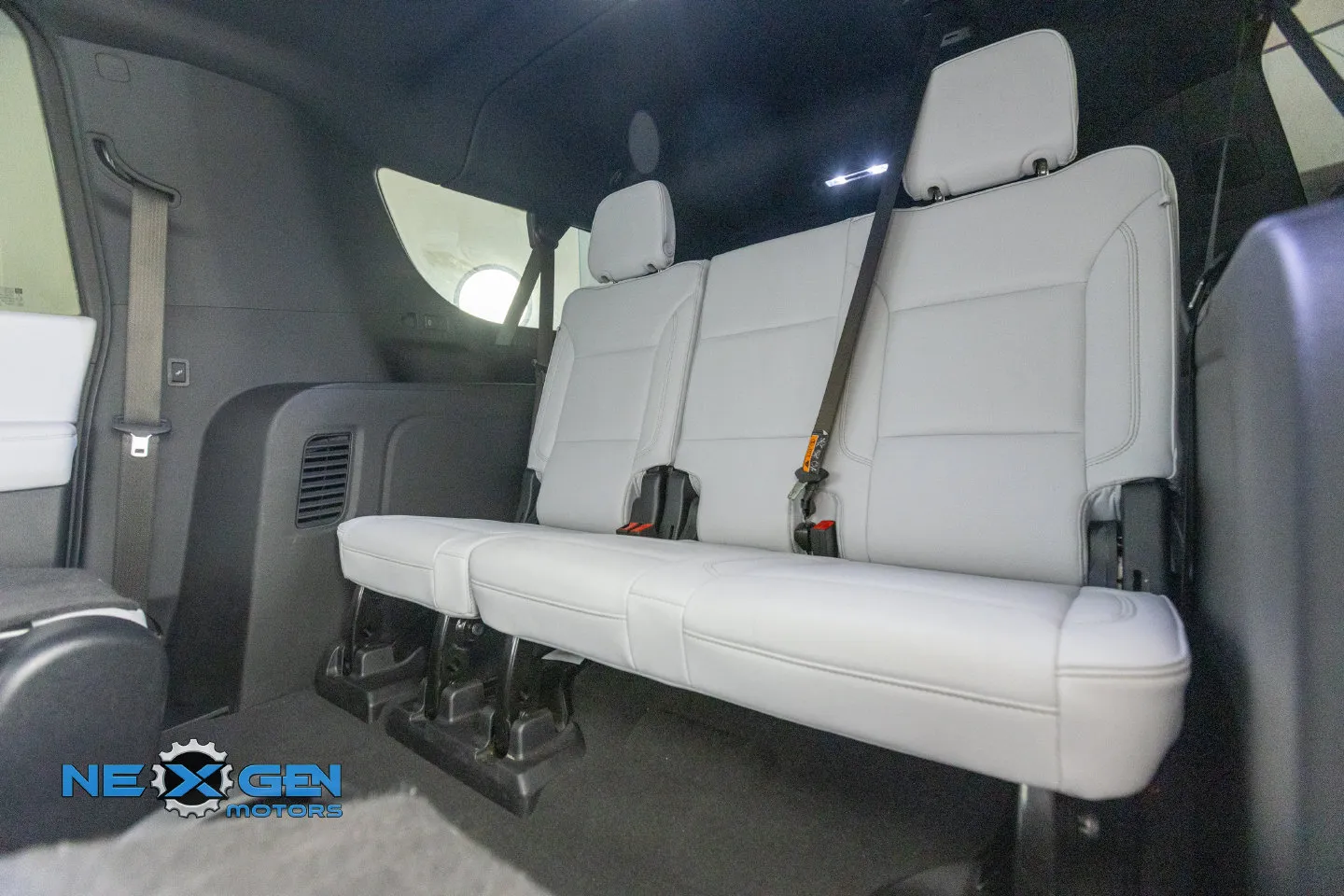 Chevrolet Suburban photo 32