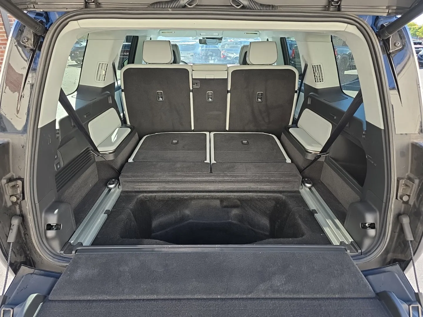 Rivian R1S photo 27