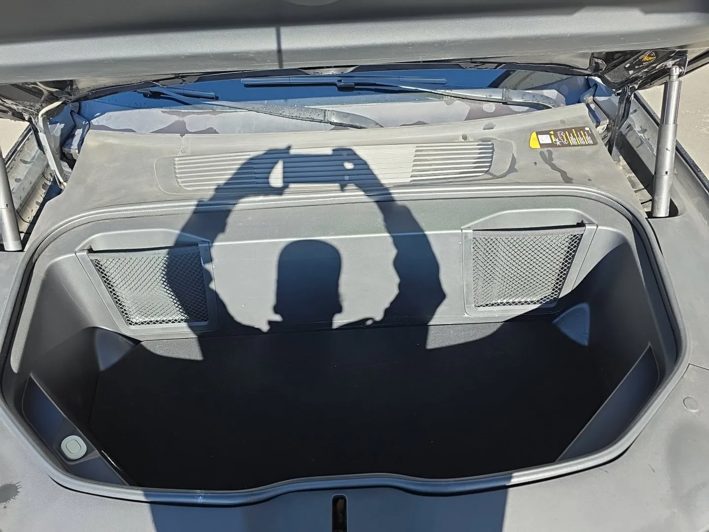 Rivian R1S photo 38