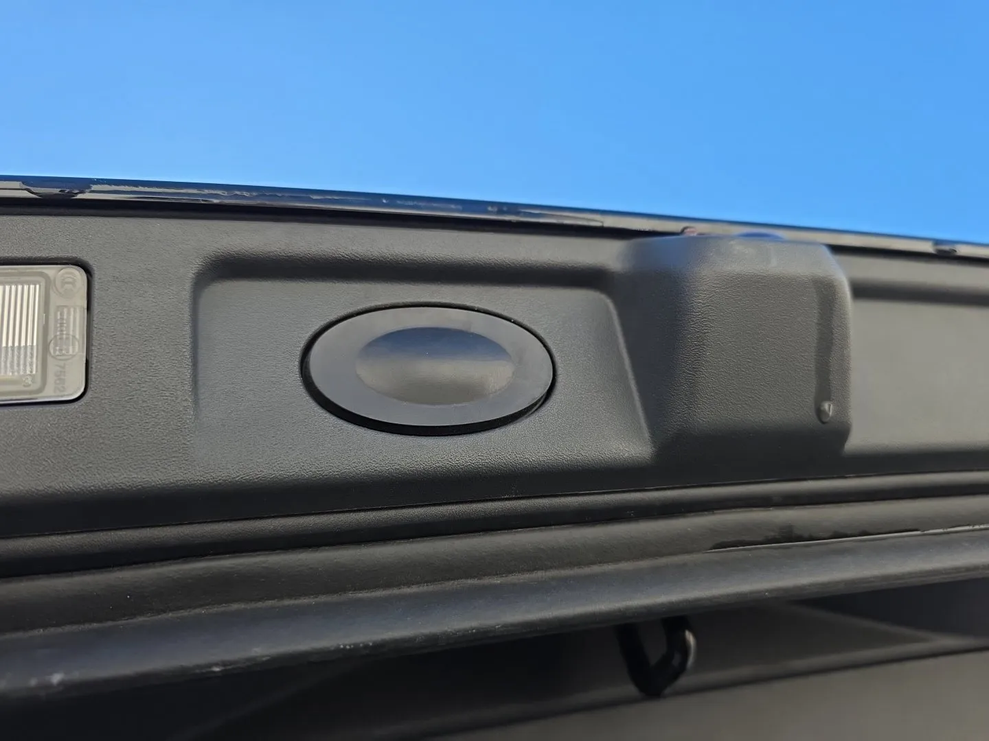 Rivian R1S photo 28