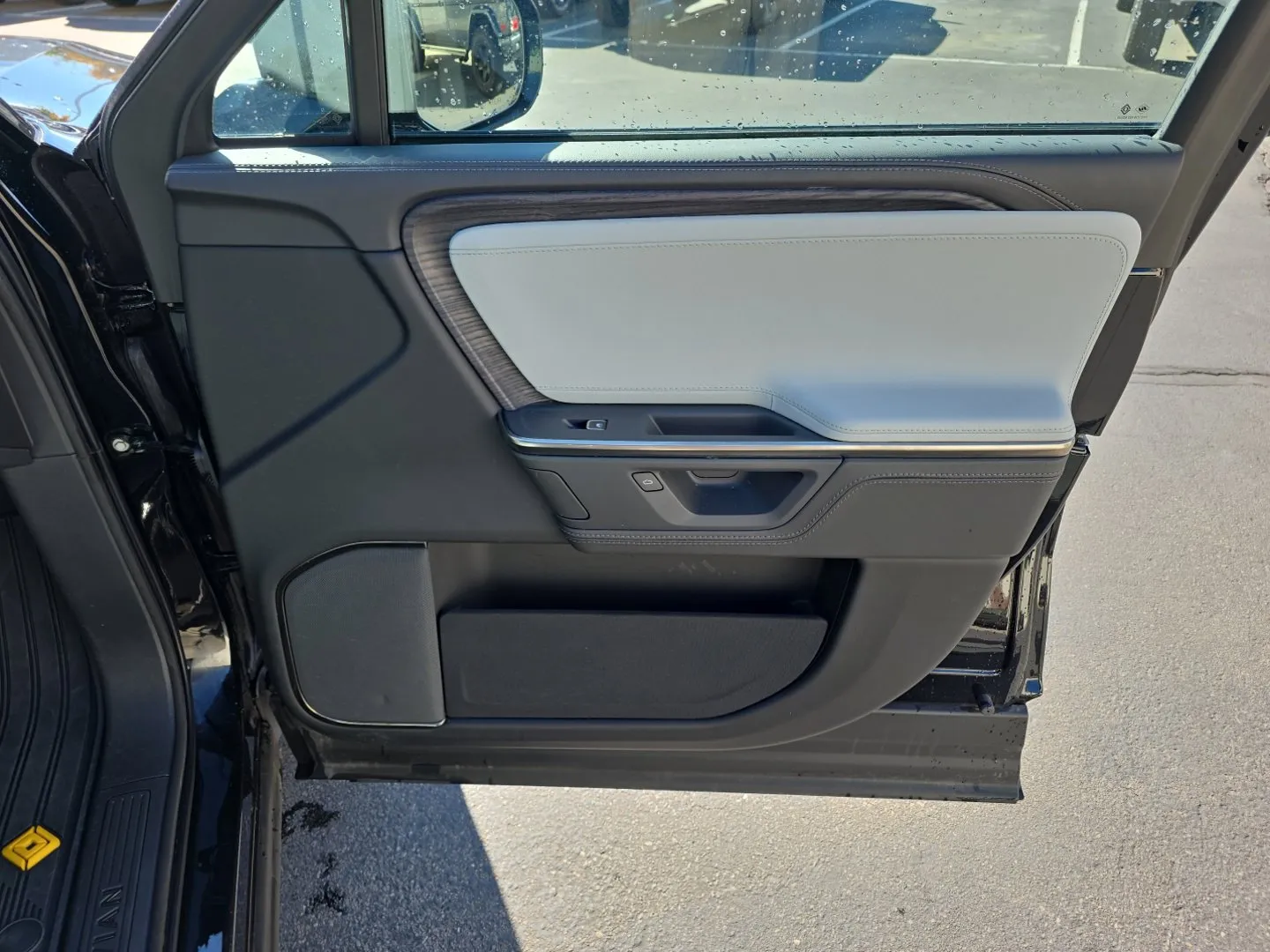 Rivian R1S photo 36