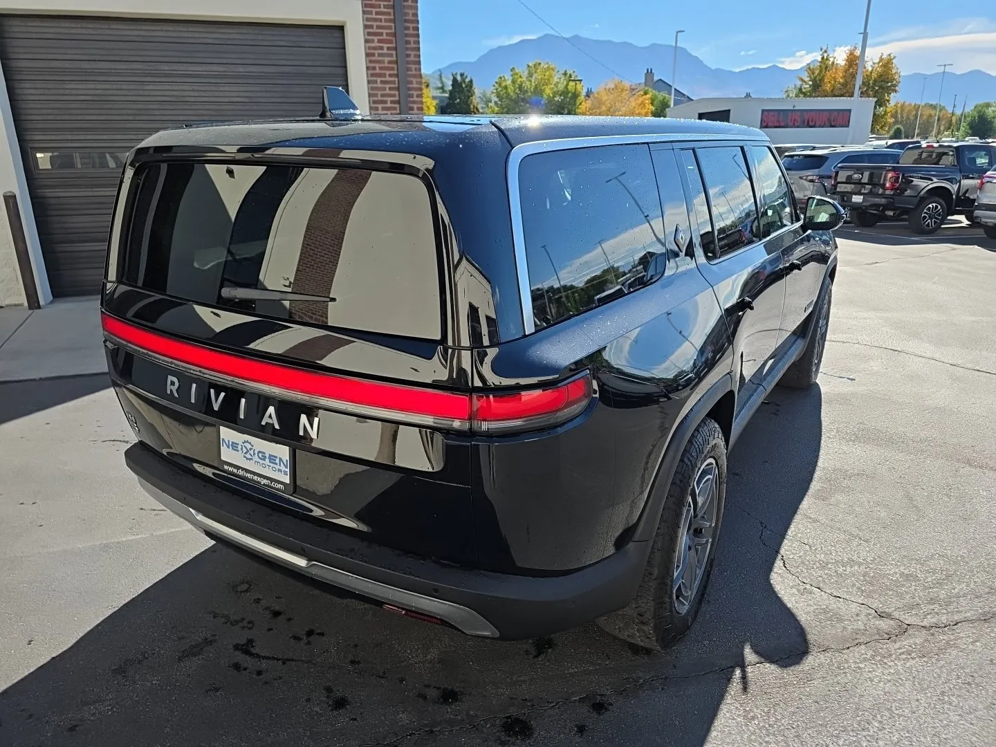 Rivian R1S photo 29