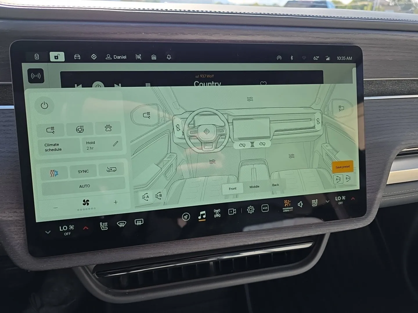 Rivian R1S photo 14