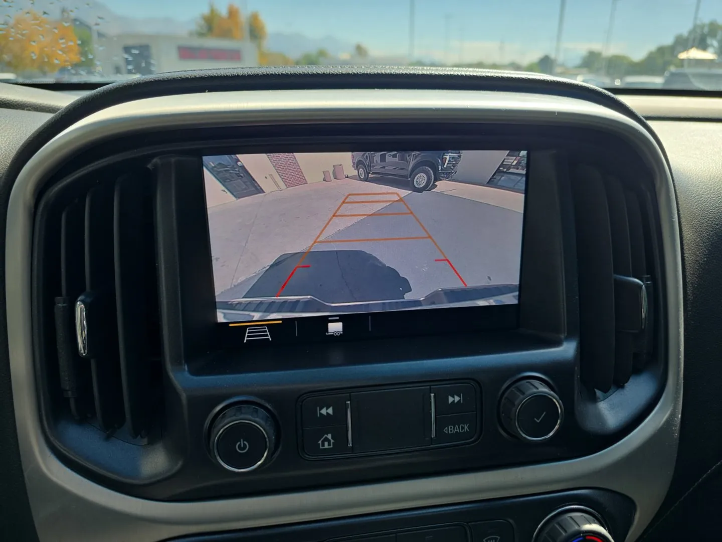 GMC Canyon photo 14