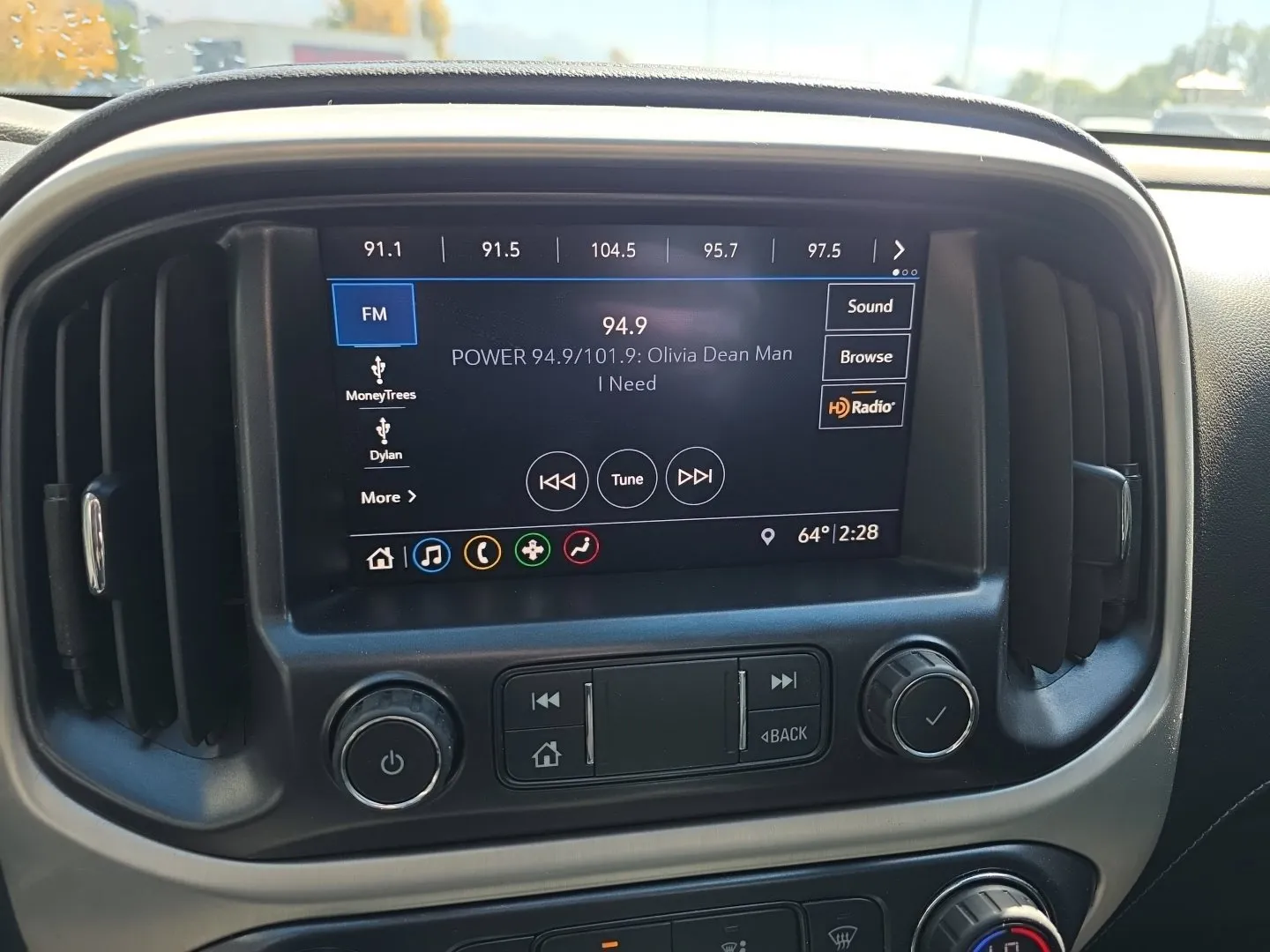 GMC Canyon photo 13