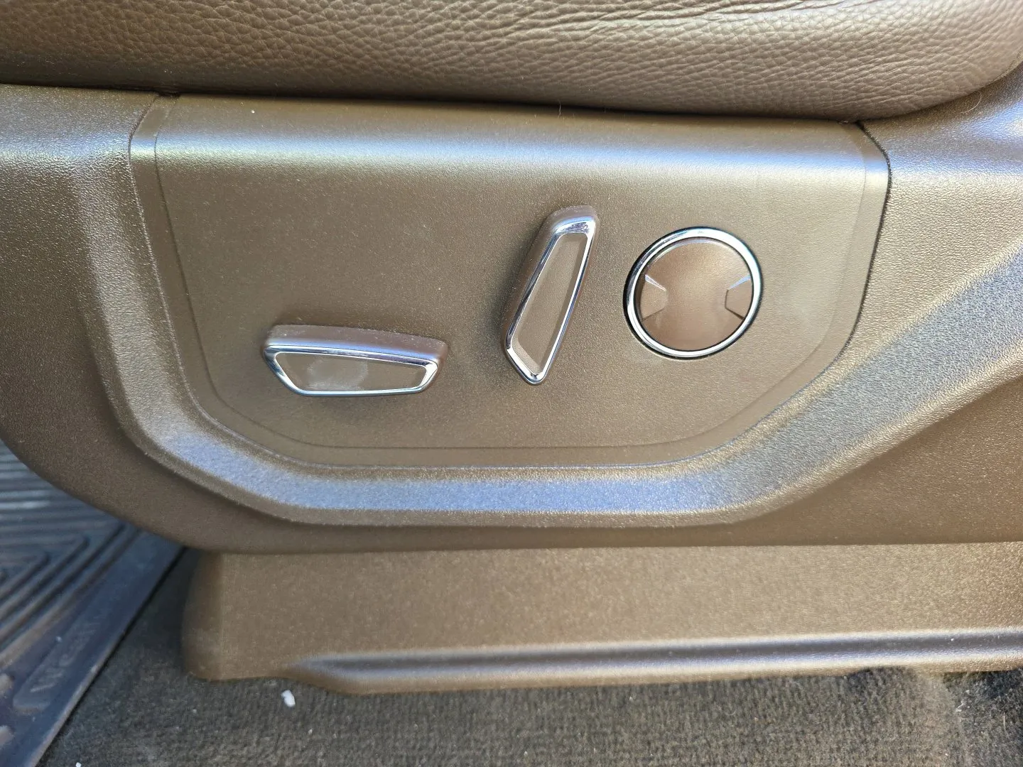 Ford Expedition MAX photo 8