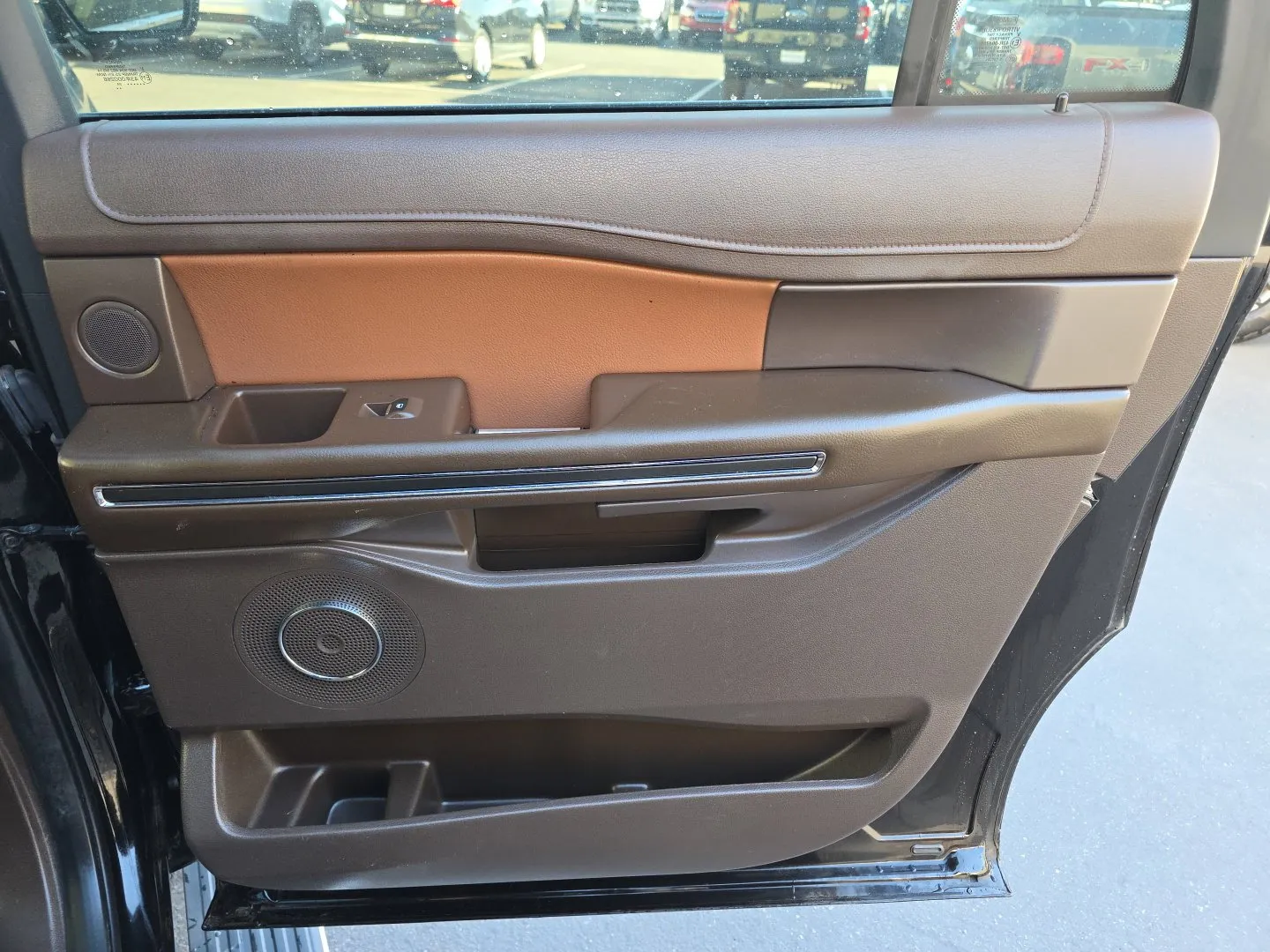 Ford Expedition MAX photo 35