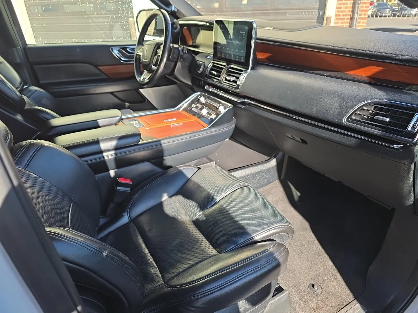 Lincoln Navigator L photo 41