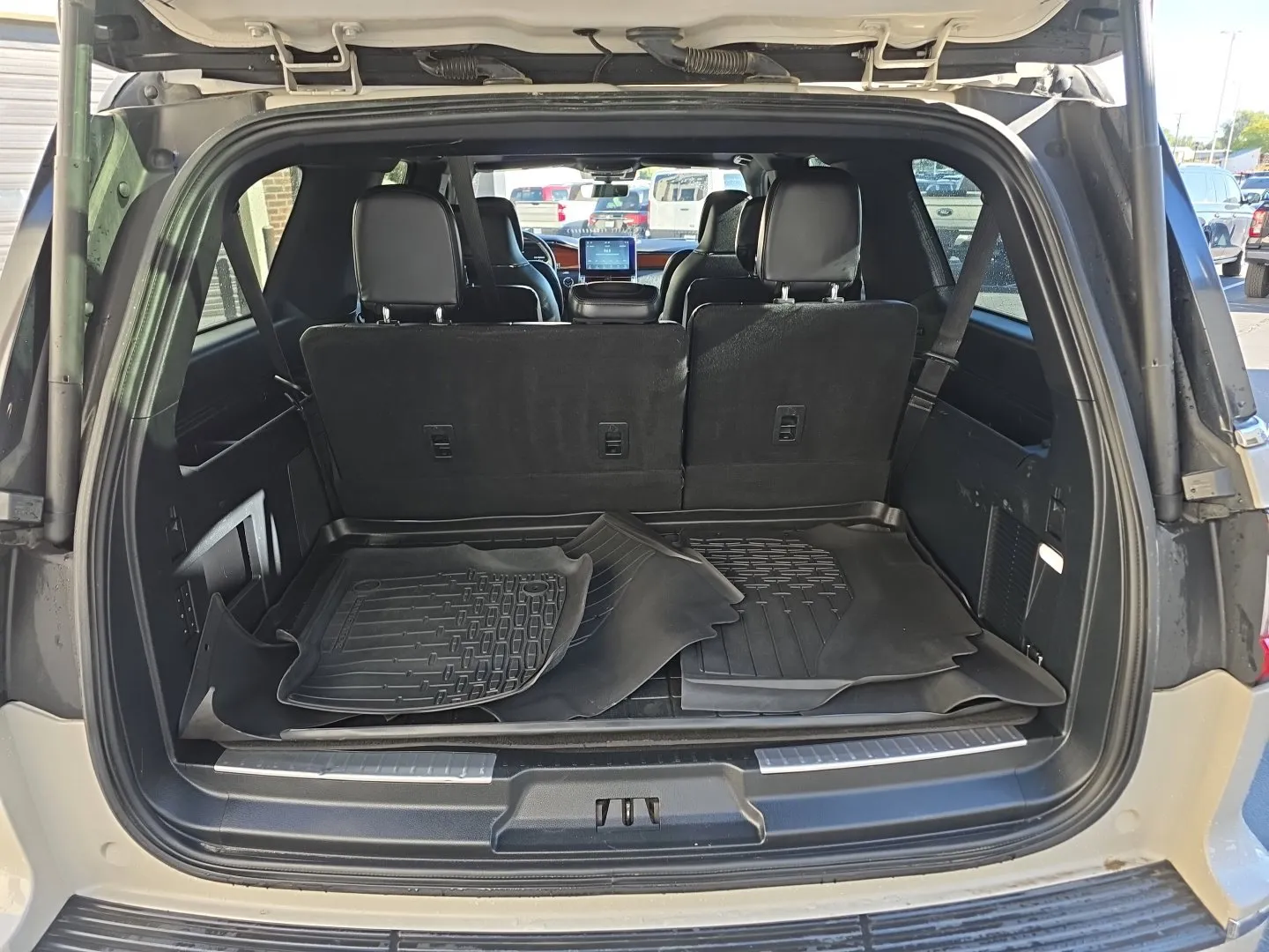 Lincoln Navigator L photo 31