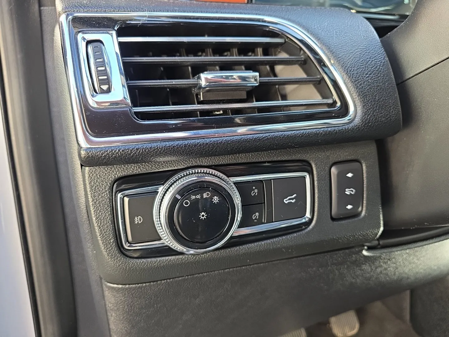 Lincoln Navigator L photo 9