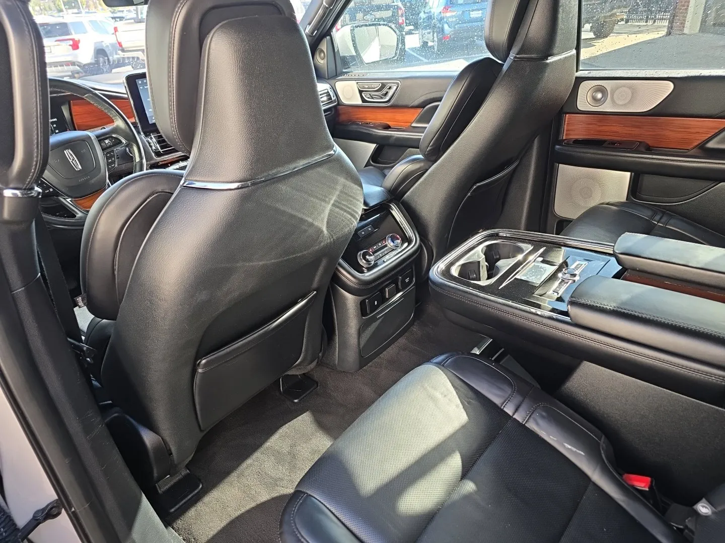 Lincoln Navigator L photo 23