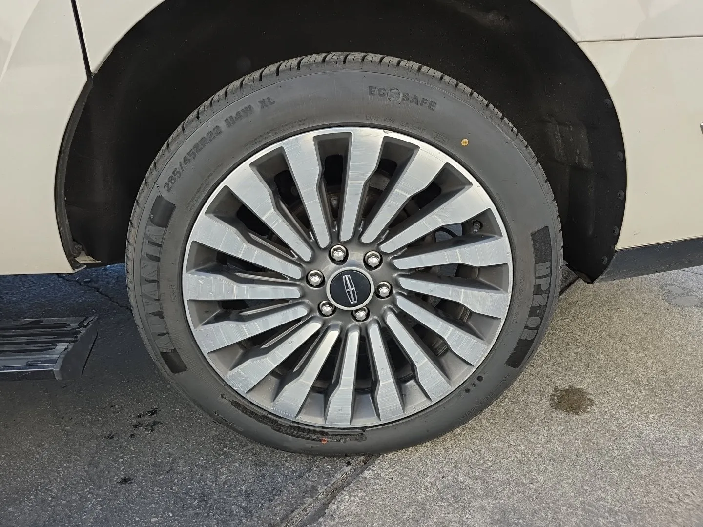 Lincoln Navigator L photo 29