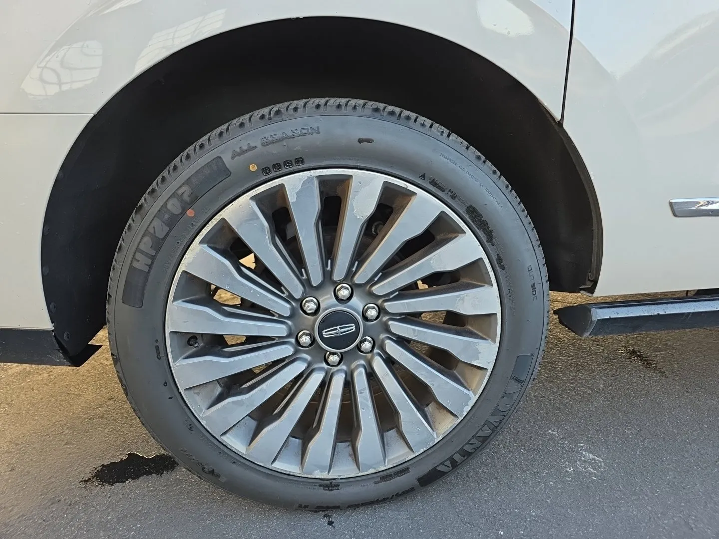 Lincoln Navigator L photo 37