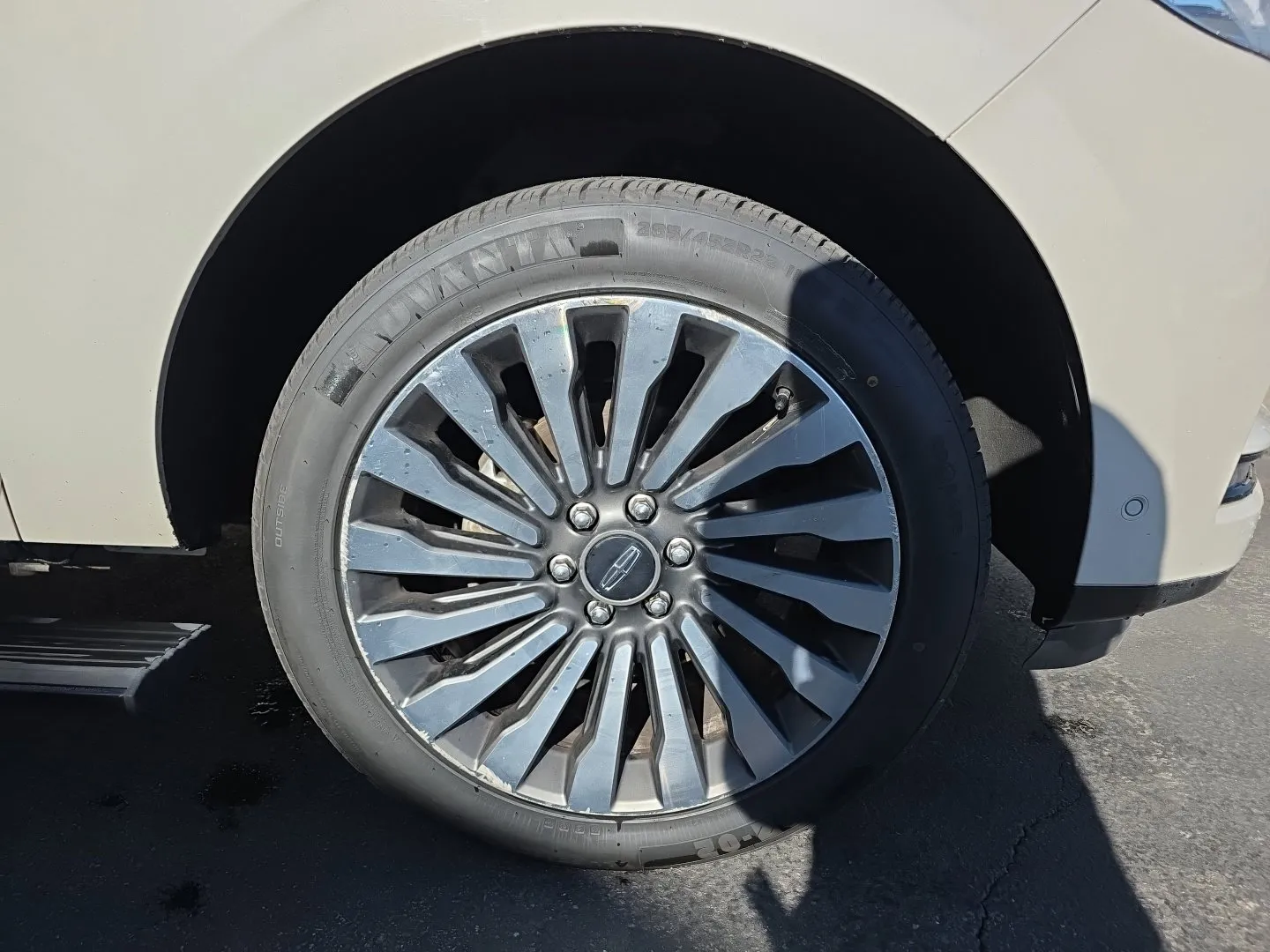 Lincoln Navigator L photo 45