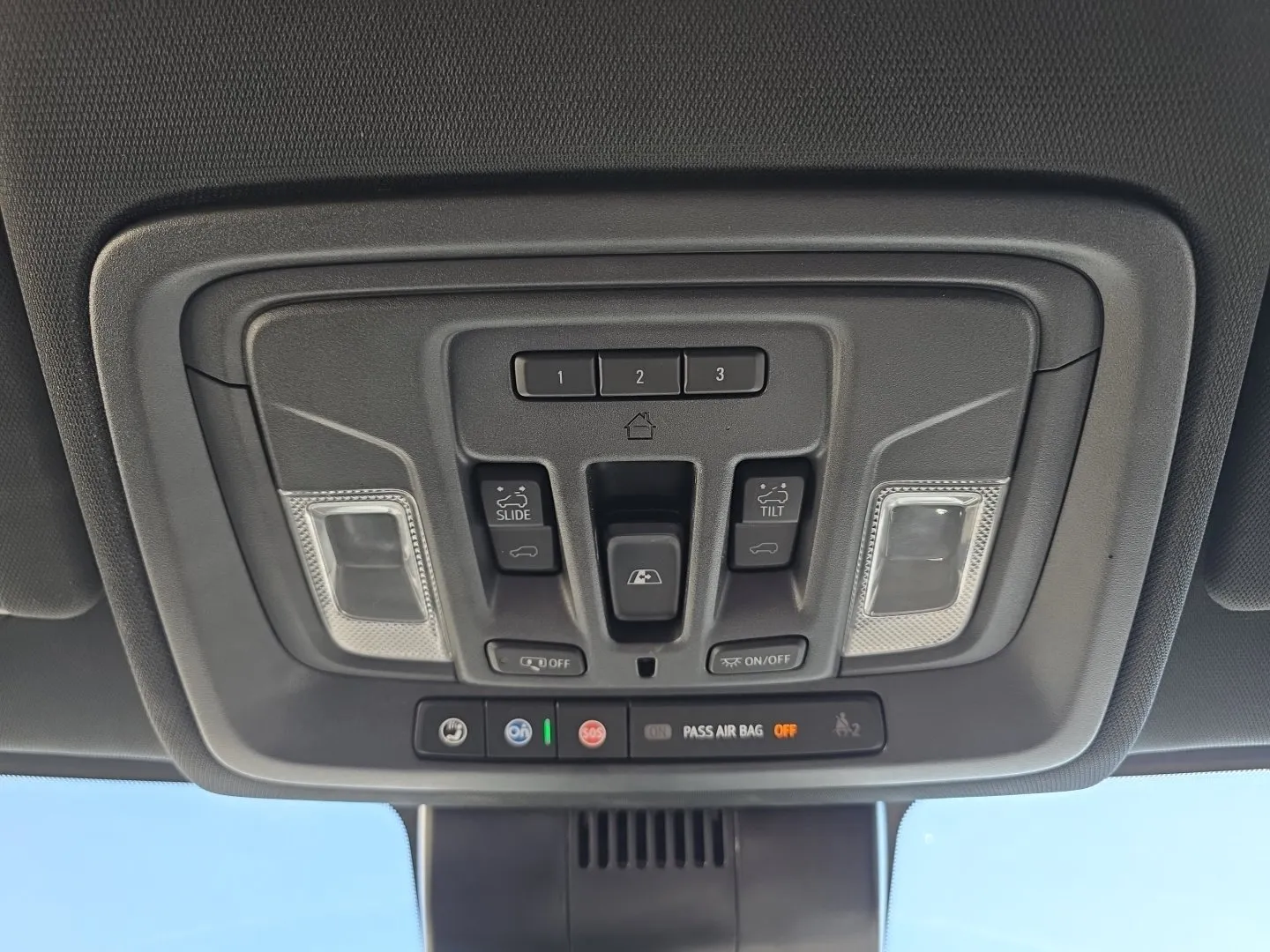 Chevrolet Silverado photo 19