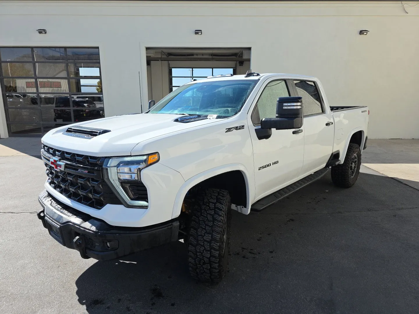 Chevrolet Silverado photo 3