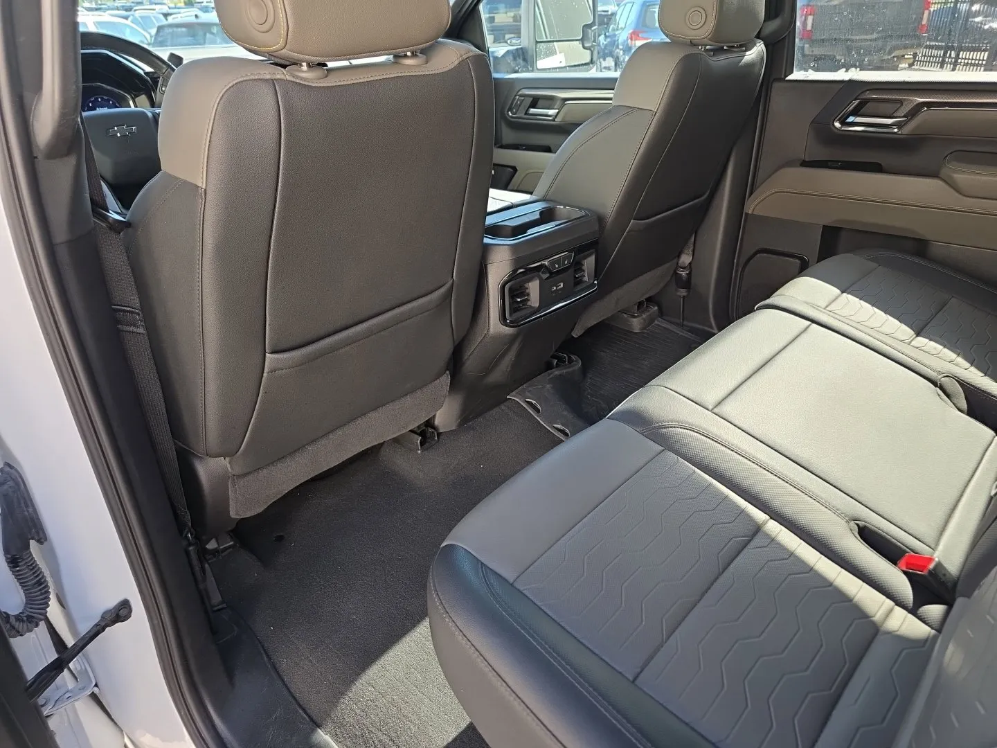 Chevrolet Silverado photo 24
