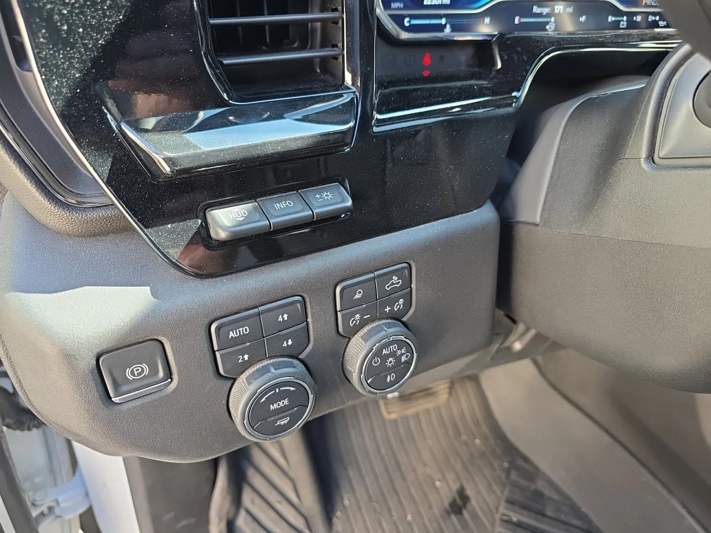 Chevrolet Silverado photo 10