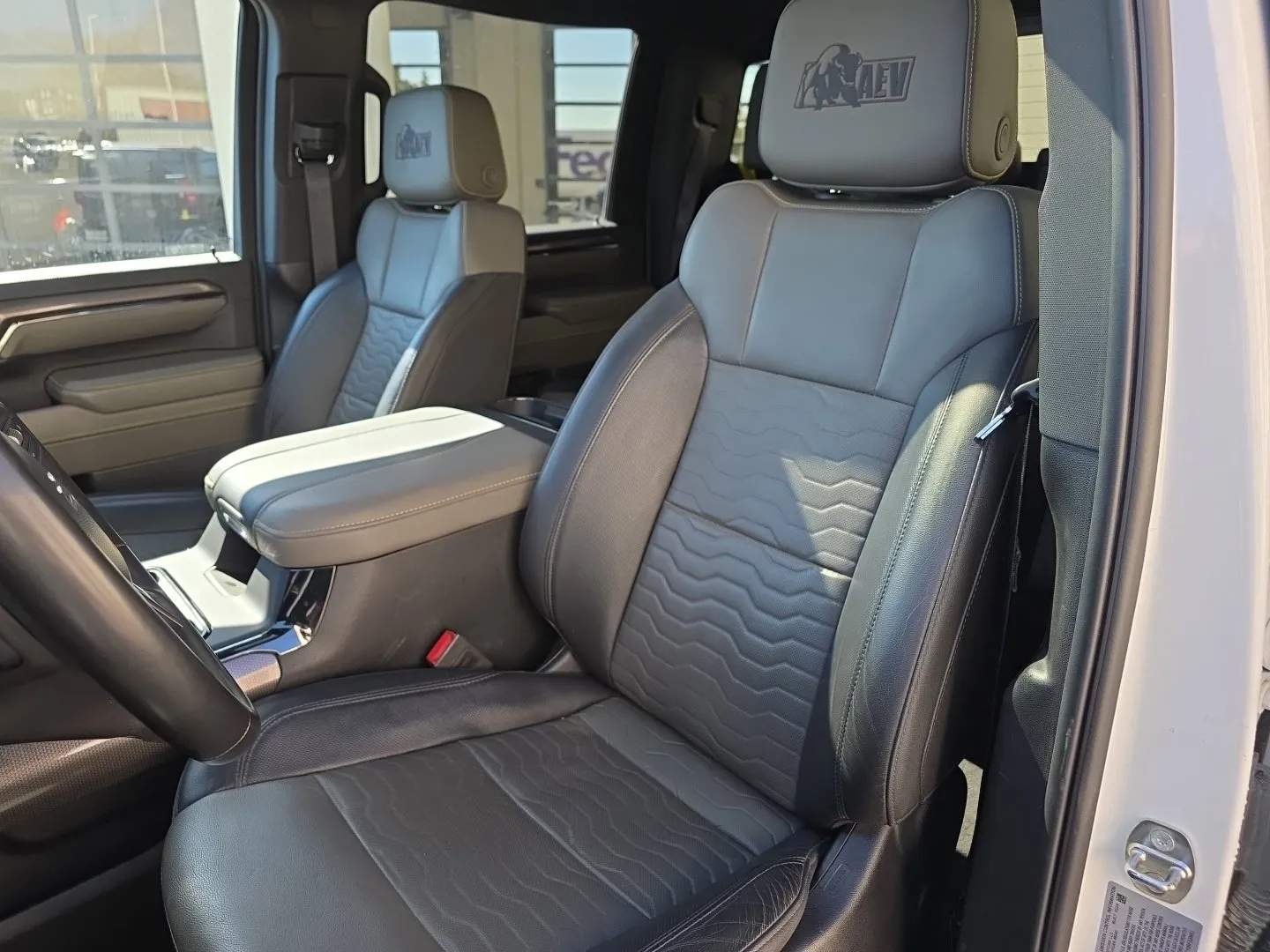 Chevrolet Silverado photo 8