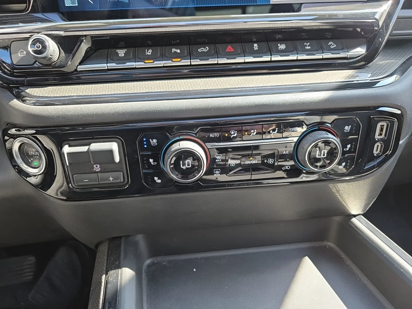 Chevrolet Silverado photo 16