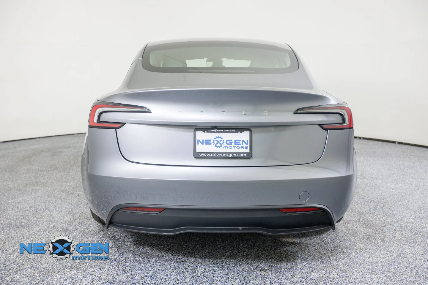 Tesla Model 3 photo 7