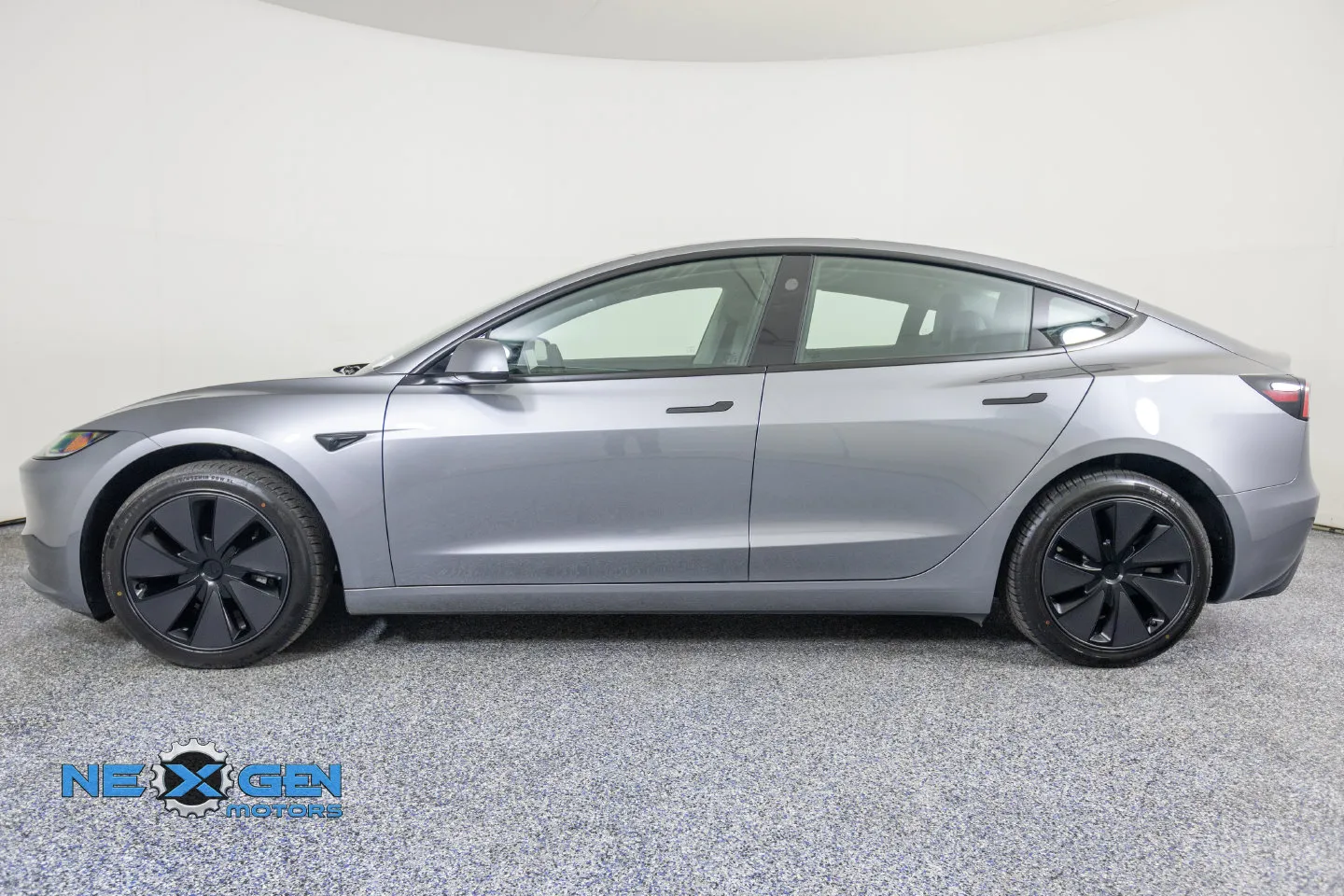 Tesla Model 3 photo 5