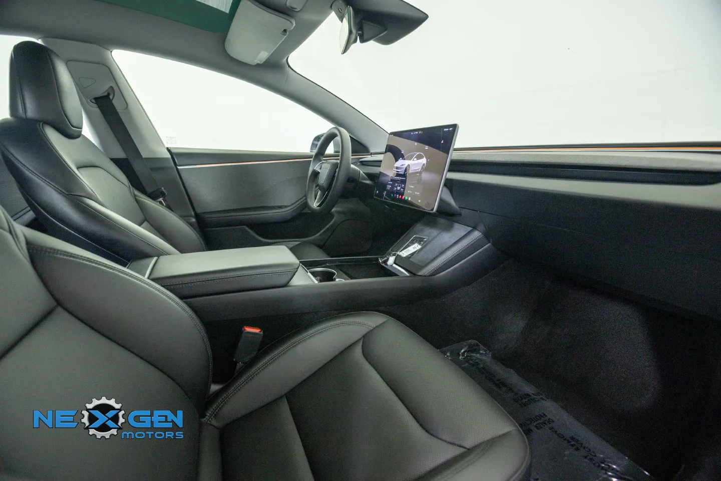 Tesla Model 3 photo 38