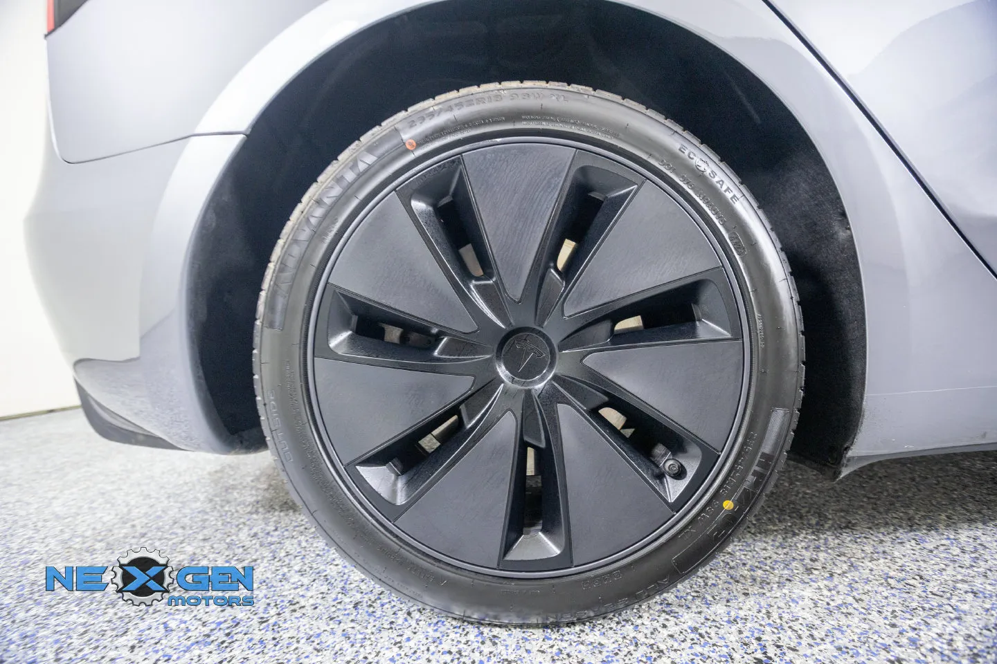 Tesla Model 3 photo 43
