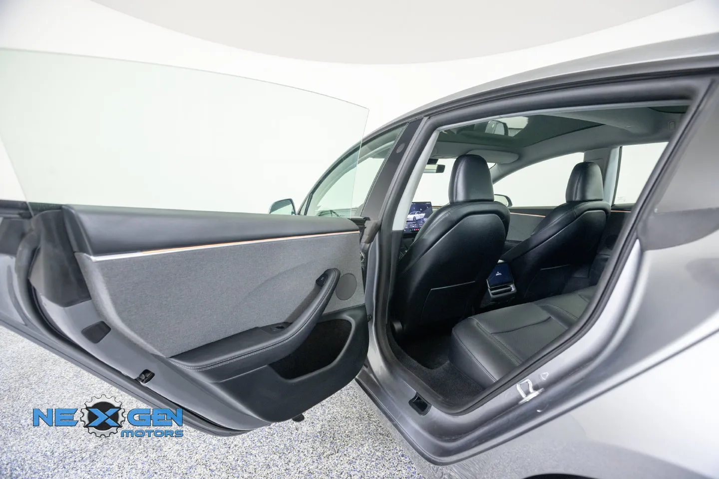 Tesla Model 3 photo 24