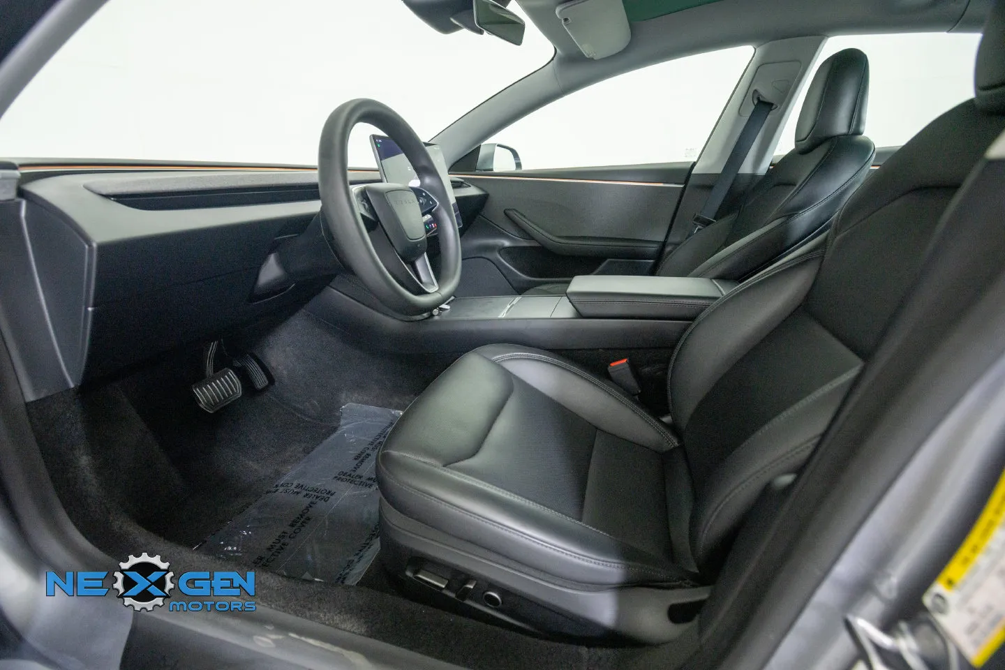 Tesla Model 3 photo 11